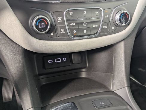 Used 2024 Chevrolet Equinox LT FWD image 23