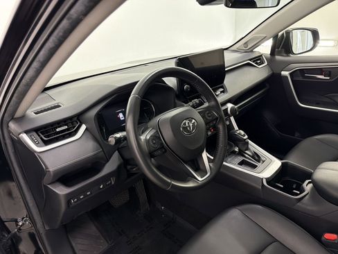 Used 2023 Toyota RAV4 XLE Premium FWD image 4