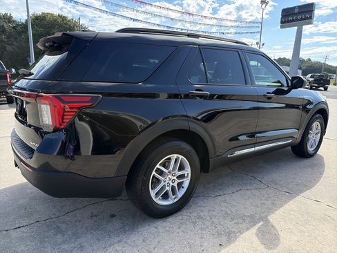 Used 2025 Ford Explorer Active AWD/4WD image 6