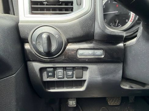 Used 2017 Nissan Titan SV RWD image 14