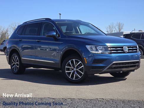 Used 2020 Volkswagen Tiguan SE w/ Panoramic Sunroof Package image 1