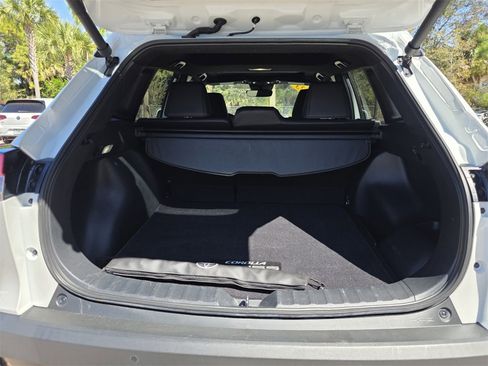 Used 2023 Toyota Corolla Cross SE w/ Convenience Package image 19