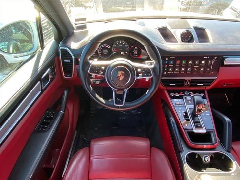Used 2023 Porsche Cayenne Platinum Edition image 3