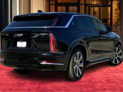 Used 2025 Cadillac Escalade IQ Luxury 2 image 6