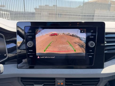Used 2025 Volkswagen Jetta SE FWD image 23
