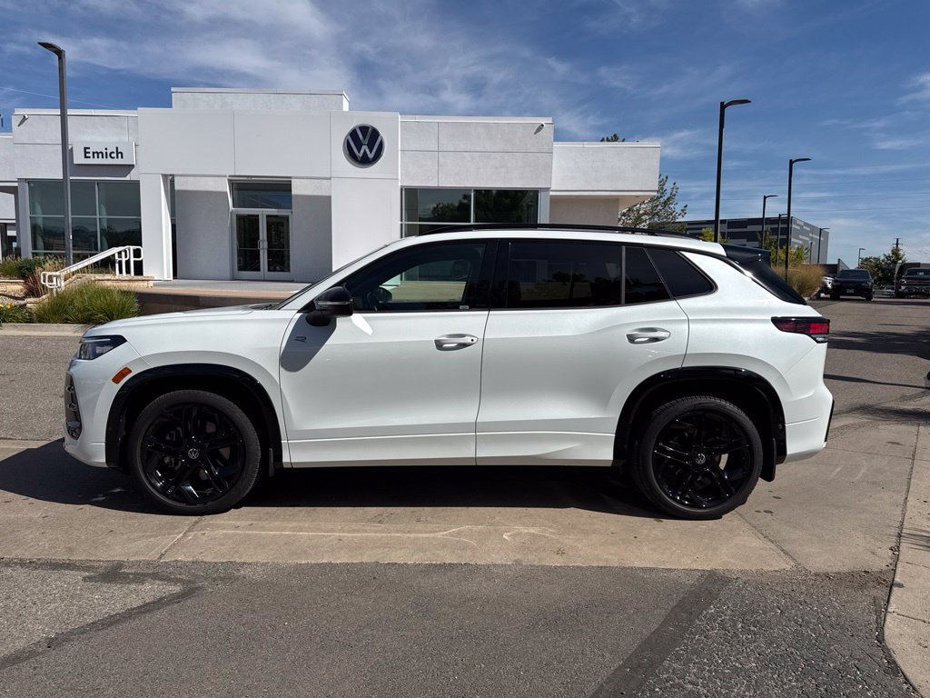 Certified 2026 Volkswagen Tiguan SE R-Line AWD/4WD image 2