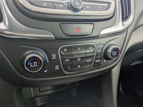 Used 2021 Chevrolet Equinox LT image 18