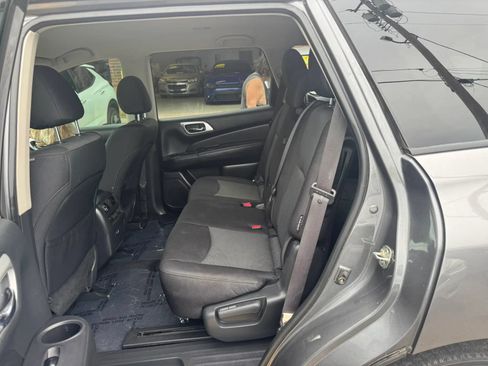 Used 2019 Nissan Pathfinder S FWD image 10