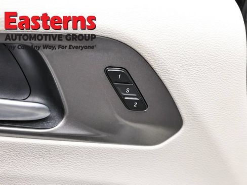 Used 2024 Chrysler Pacifica Touring-L FWD image 21