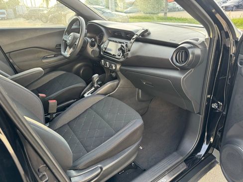 Used 2019 Nissan Kicks S image 17