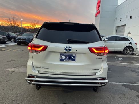 Used 2018 Toyota Highlander Limited Platinum image 5