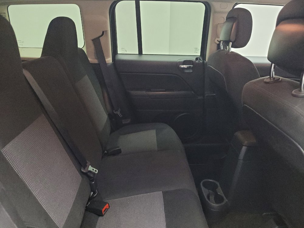 Used 2014 Jeep Patriot Latitude w/ Sun/Sound Group AWD/4WD image 19