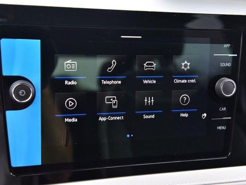 New 2026 Volkswagen Taos SE image 13