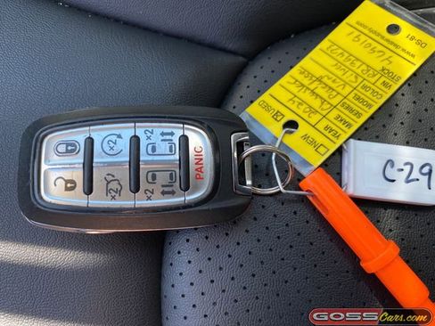Used 2024 Chrysler Pacifica Touring-L FWD image 28