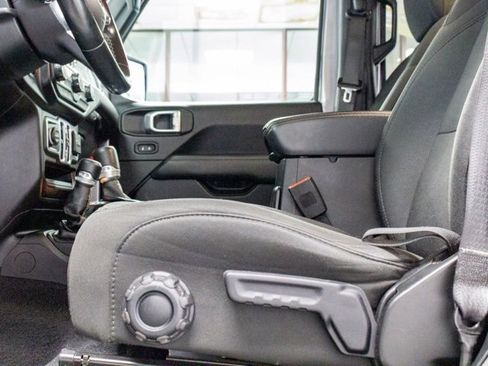 Used 2020 Jeep Wrangler Unlimited Sahara image 9