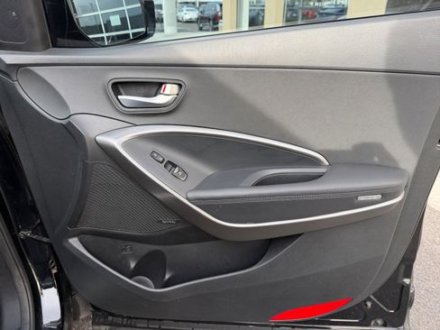 Used 2019 Hyundai Santa Fe XL image 16