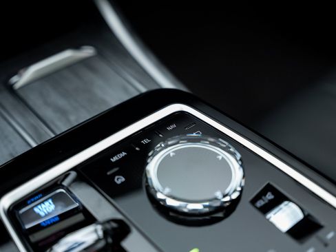 Used 2024 BMW i7 eDrive50 w/ M Sport Package image 52