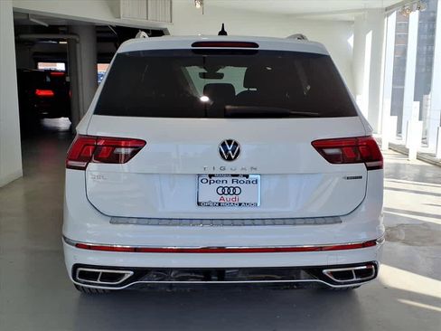 Used 2022 Volkswagen Tiguan SEL R-Line image 5