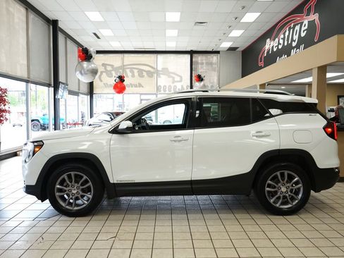 Used 2023 GMC Terrain SLT image 4