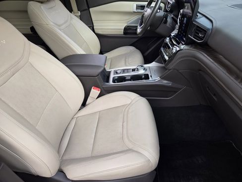 Certified 2022 Ford Explorer Platinum w/ Equipment Group 601A image 12