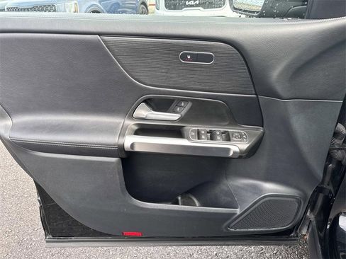 Used 2022 Mercedes-Benz GLB 250 image 33