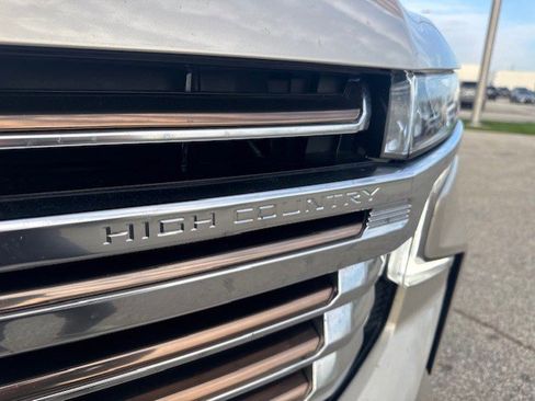 Used 2021 Chevrolet Suburban High Country image 11