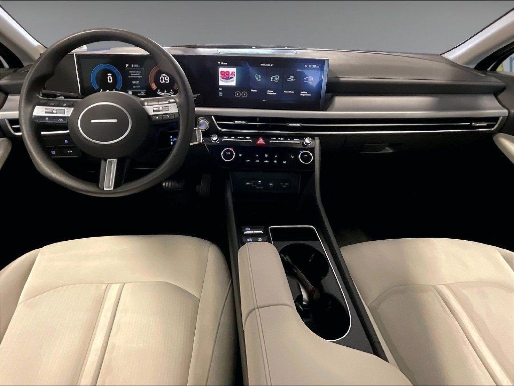 Used 2025 Hyundai Sonata SEL FWD image 21