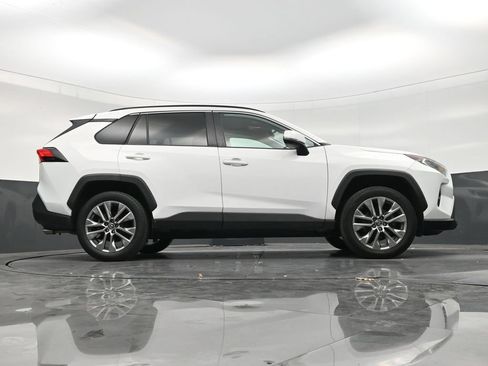 Used 2019 Toyota RAV4 XLE Premium FWD image 25