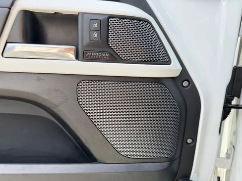 Used 2021 Land Rover Defender 110 X-Dynamic HSE image 13