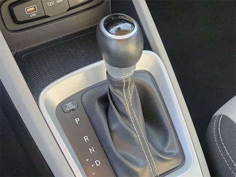 Used 2023 Hyundai Venue SEL image 26