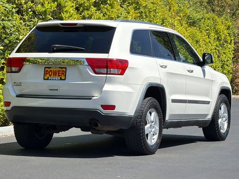 Used 2011 Jeep Grand Cherokee Laredo AWD/4WD image 4