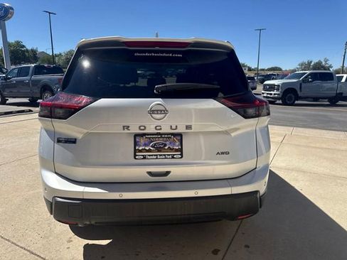 Used 2025 Nissan Rogue SV AWD/4WD image 6