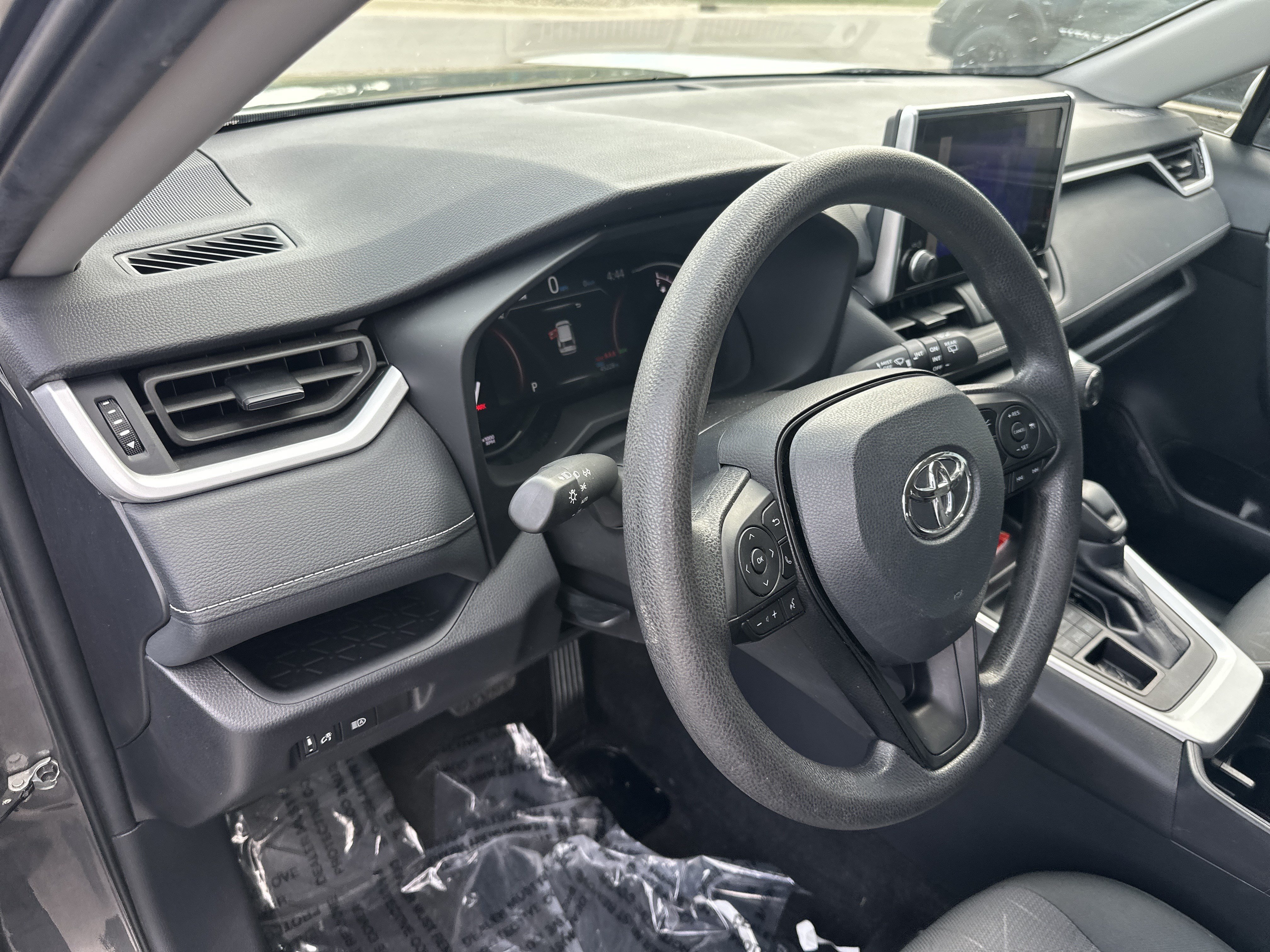 Used 2025 Toyota RAV4 XLE AWD/4WD image 10