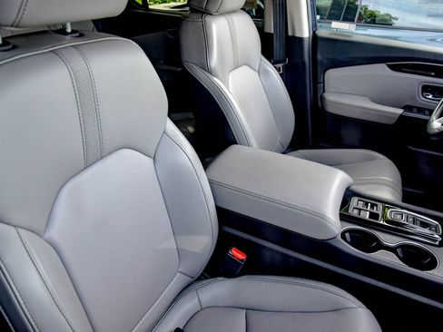 Used 2023 Honda Pilot Touring image 10