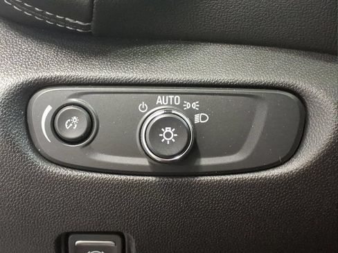 Used 2025 Chevrolet Blazer LT AWD/4WD image 19