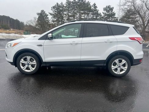 Used 2016 Ford Escape SE w/ Equipment Group 201A image 4
