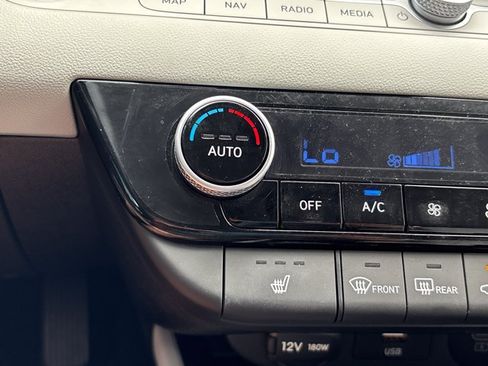 Used 2025 Hyundai Elantra Limited FWD image 32