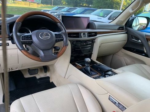 Used 2021 Lexus LX 570 4WD w/ Luxury Package image 16