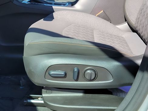 Used 2024 Chevrolet Equinox LT image 17