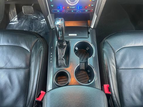 Used 2017 Ford Explorer Limited w/ Equipment Group 301A FWD image 32