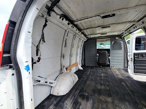 Used 2015 GMC Savana 2500 image 27