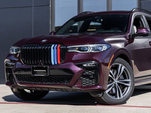 Used 2021 BMW X7 M50i w/ Executive Package image 3