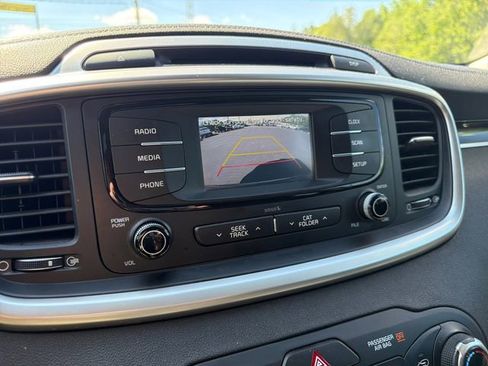 Used 2018 Kia Sorento L FWD image 36