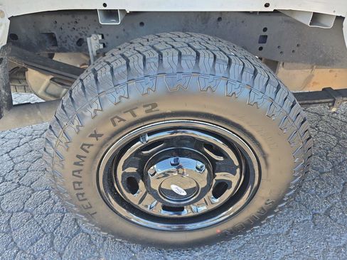 Used 2021 Ford F250 XL w/ Power Equipment Group RWD image 17