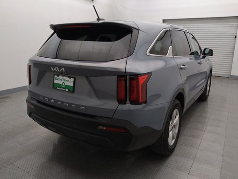 Used 2022 Kia Sorento LX image 7