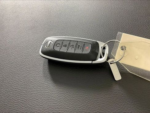 New 2025 Nissan Versa SR w/ Trunk Package image 31