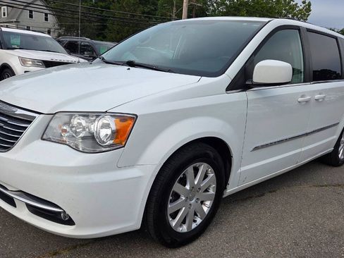 Used 2016 Chrysler Town & Country Touring FWD image 6