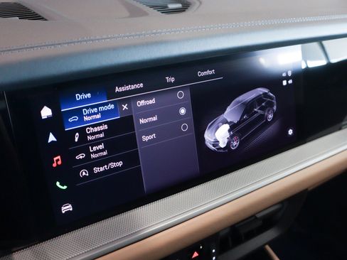 Certified 2024 Porsche Cayenne AWD/4WD image 18