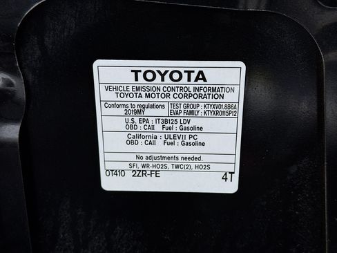 Used 2019 Toyota Corolla LE w/ Carpet Mat Package (TMS) FWD image 18