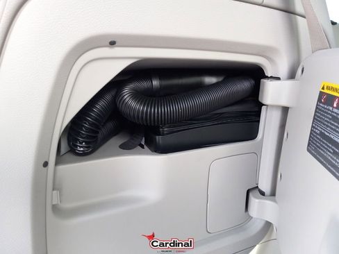 Used 2018 Chrysler Pacifica Limited image 12